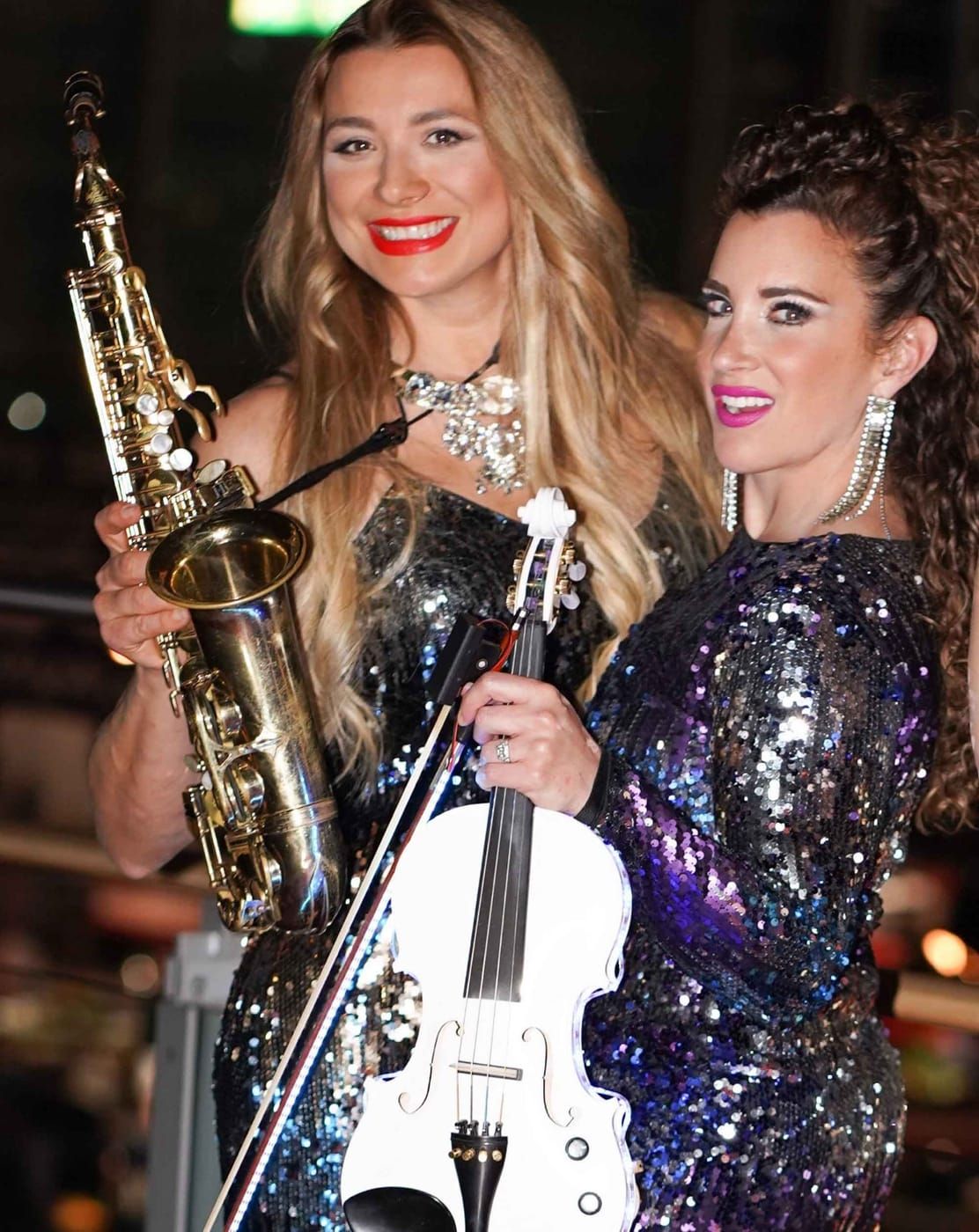 Live saxophonist and electric violinist at trade fair booth in Frankfurt