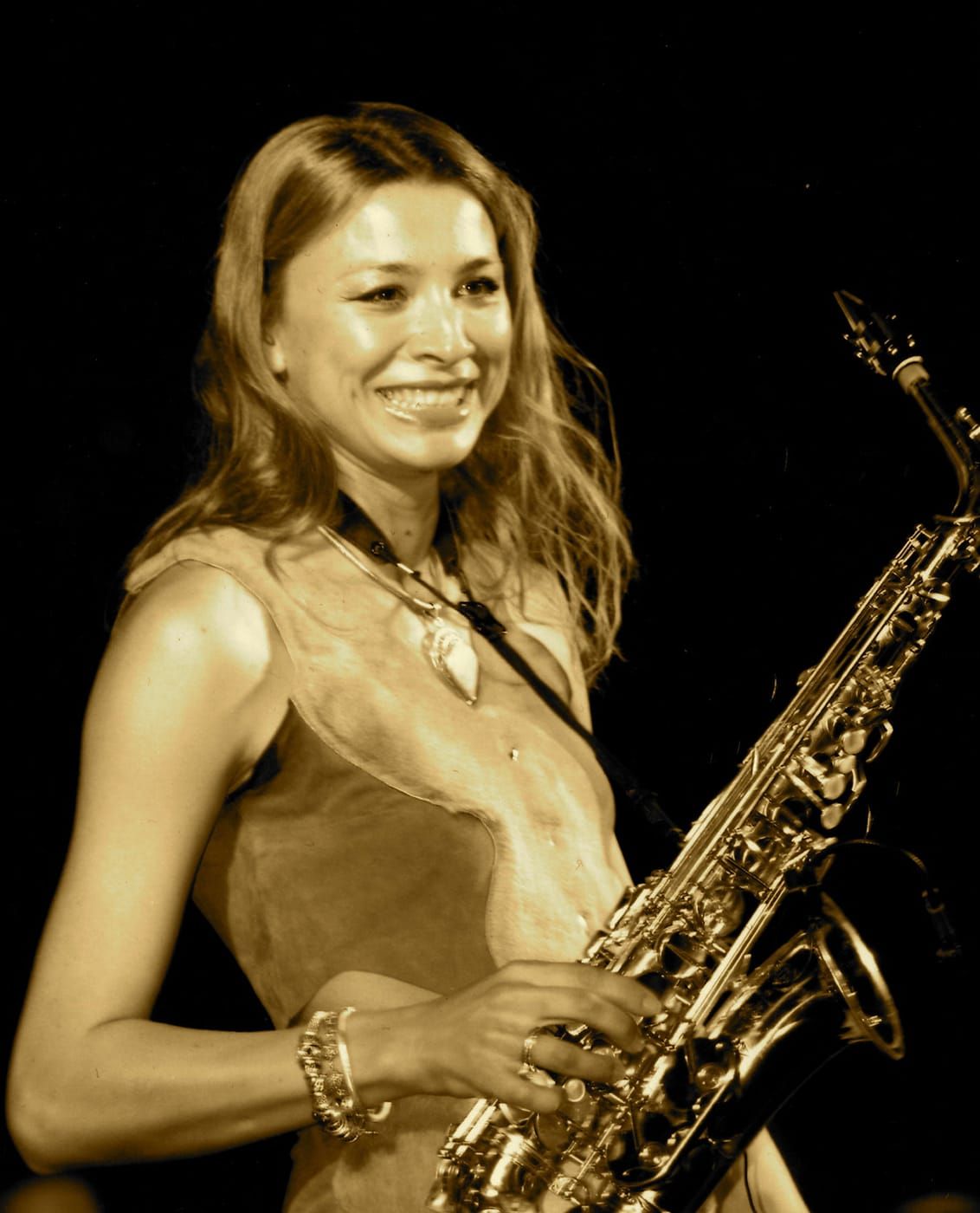 Natalie Marchenko – Sepia-Porträt bei eleganter Abendgala