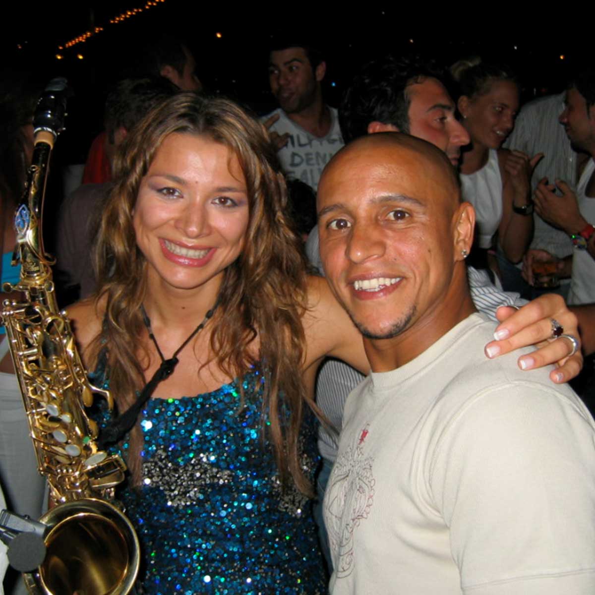 Saxophonistin mit Fussballprofi