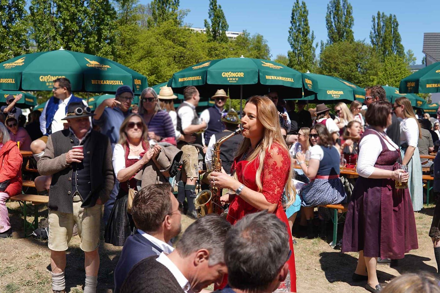 Saxophonist Natalie Marchenko Oktoberfest show Bavaria Wiesn