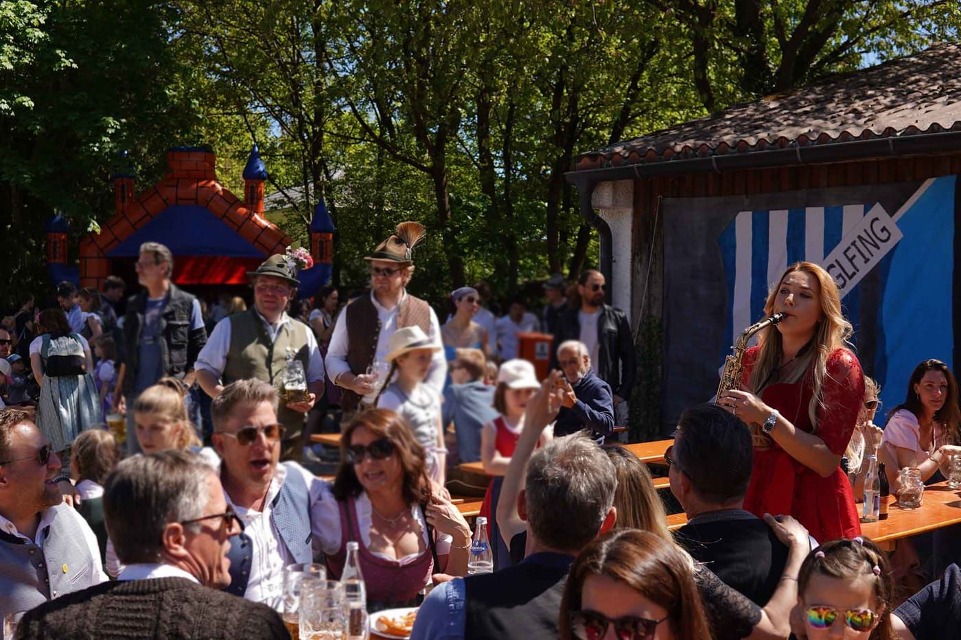 Saxophonist Natalie Marchenko Wiesn show Munich live music